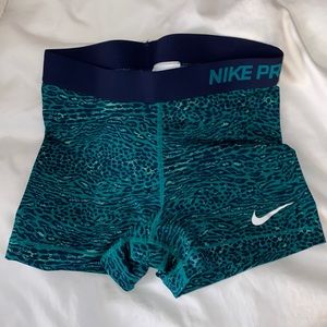 Women’s Nike pro shorts Dri-fit. Medium. New w/o tags.